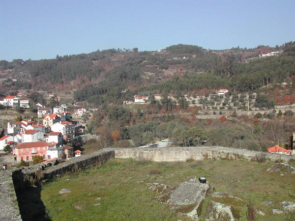 Castelo de Avô, incluindo as ruínas da Ermida de São Miguel situada no âmbito do Castelo