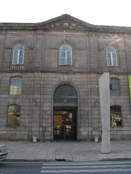 Edifício da Alfândega Nova, incluindo o guindaste exterior