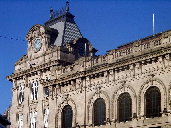 Estação dos Caminhos de Ferro de São Bento, também denominada «Estação de São Bento», incluindo a gare metálica, os painéis de azulejos e a boca de entrada no túnel