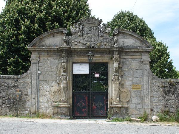 Casa da Prelada, com o conjunto que a envolve, designadamente a mata e o jardim