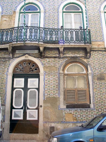 Edifício situado na Rua do Benformoso, 244