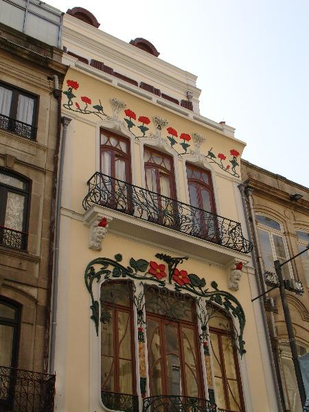 Prédio na Rua Cândido dos Reis, 75 a 79
