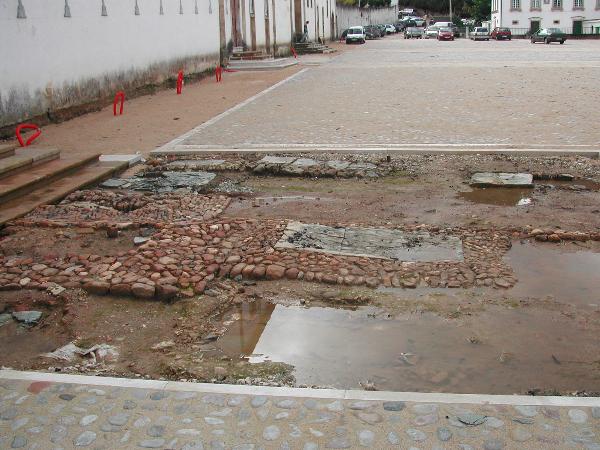 Convento de Santa Maria de Semide / Mosteiro de Santa Maria de Semide, adro fronteiro e torre dos sinos