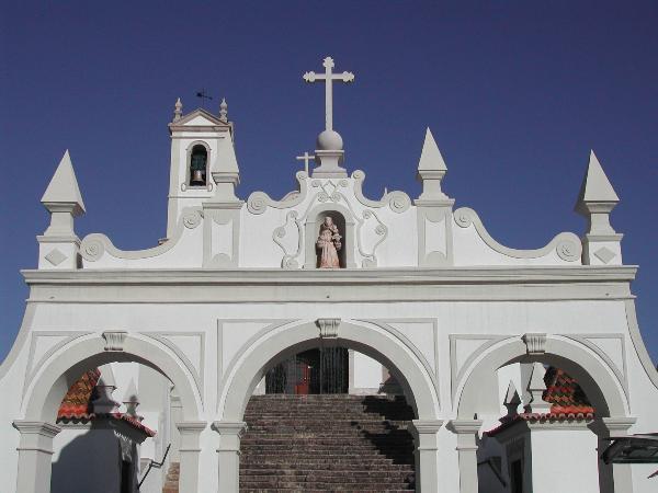 Igreja de Santo António dos Olivais, com seu adro, escadório e capelas