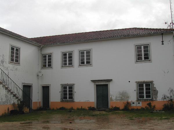 Casa do Bispo, ficando abrangidos os azulejos existentes na mesma Casa