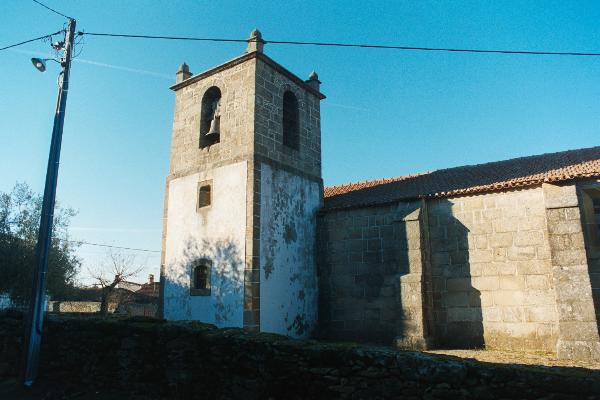 Igreja de São Cristóvão, paroquial de Vila Chã da Braciosa, incluindo o cemitério