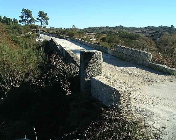 Ponte da Lavandeira e cruzeiro