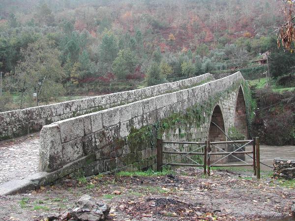 Ponte Medieval de Alvoco das Várzeas