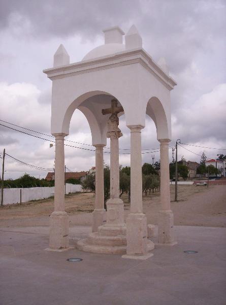 Igreja de Nossa Senhora da Atalaia e três cruzeiros