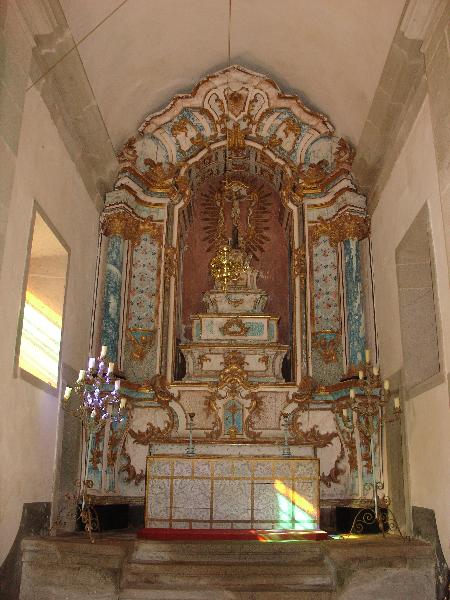 Convento de São João de Cabanas, incluindo a sua mata e os terrenos circundantes, que são parte própria do seu enquadramento arquitectónico e paisagístico