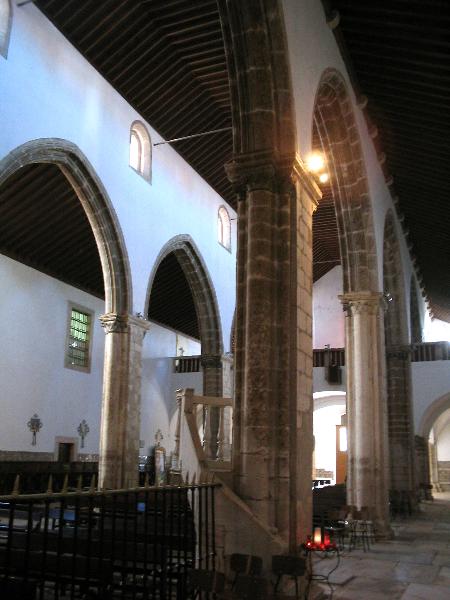 Igreja de São Francisco, compreendendo o túmulo de Esteves da Gata (século xv)