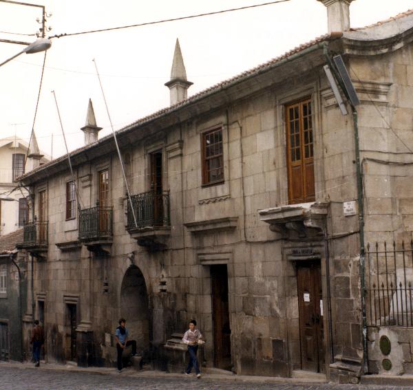 Biblioteca Municipal de Vouzela (antigo edifício dos Paços do Concelho de Vouzela)