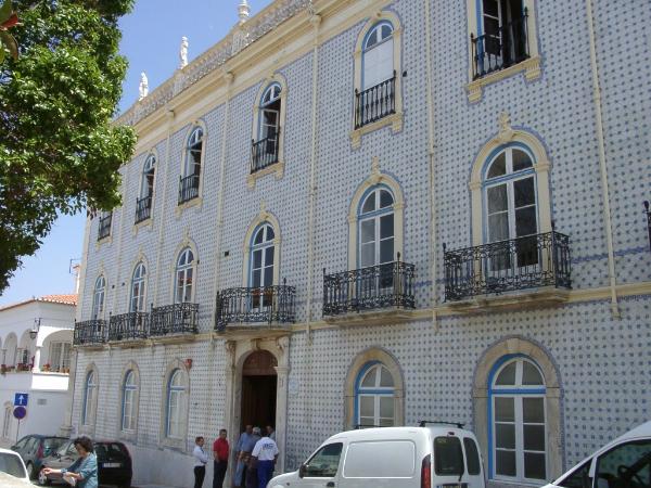 Conjunto constituído pelo Hotel de Moura, Igreja de Santo Agostinho e ex-Grémio da Lavoura