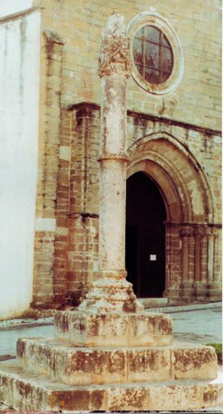 Pelourinho de Atouguia da Baleia