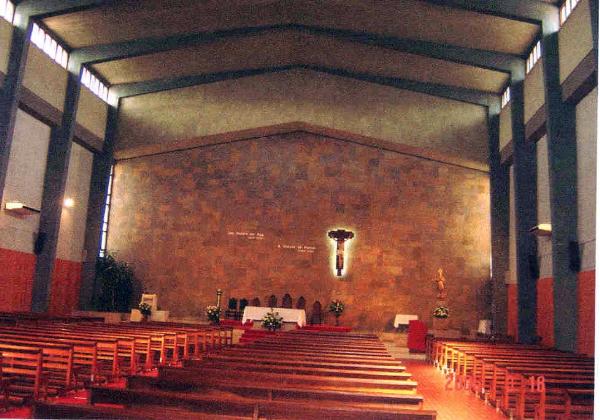 Igreja de Santa Maria, adro envolvente e antigo edifício dos serviços paroquiais