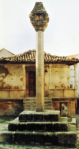 Pelourinho de Santa Marinha