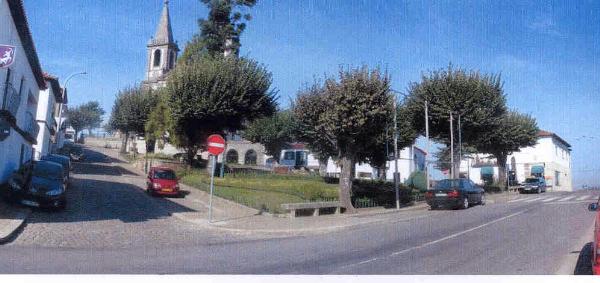 Largo do Mosteiro do Bom Jesus de Barrosas e estrada municipal que nele desemboca, à ilharga da estrada nacional n.º 207-1