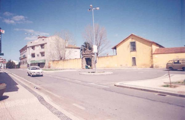 Casa dos Viscondes de Vale Pereiro, portal, terreiro e anexos agrícolas
