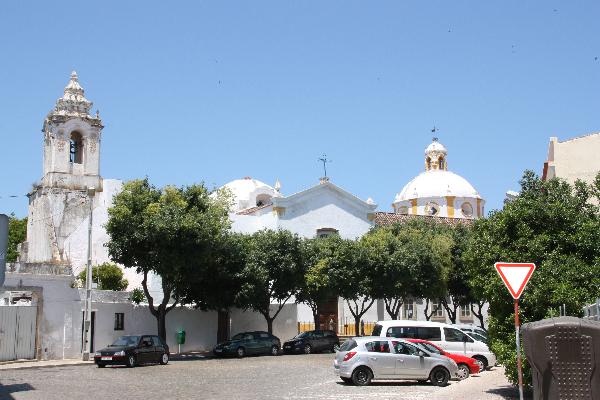 Igreja e ruínas do antigo Convento de São Francisco, incluindo o cemitério e atual jardim público e o património integrado