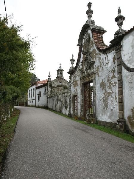 Casa Grande de Romarigães (conjunto formado pela casa, anexos de função rural e Capela do Amparo)