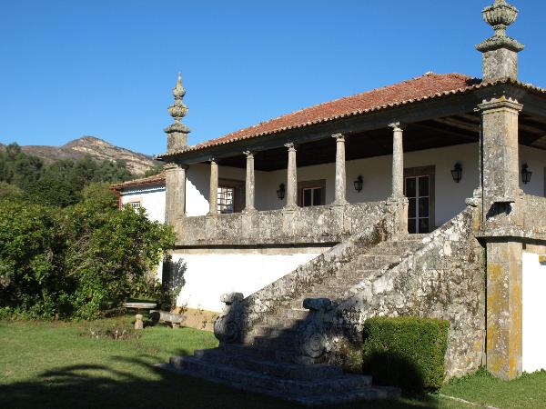 Casa de Pomarchão, incluindo a capela, o terreiro e o portão