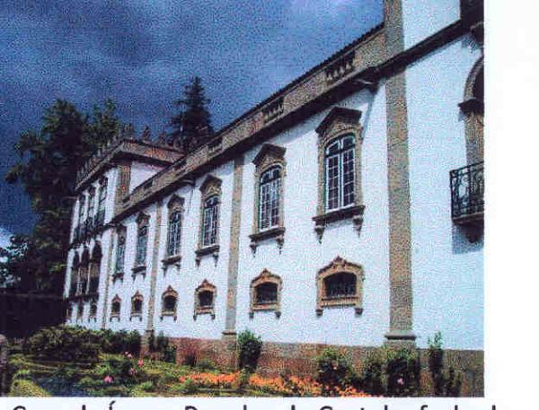 Casa da Ínsua, também conhecida pelo Solar dos Albuquerques, incluindo todo o conjunto formado pelos jardins, logradouro, lagos, portões e a parte norte da quinta