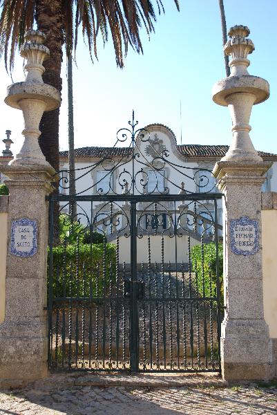 Casa do Soito e Paço dos Cunhas, incluindo jardins e pomares delimitados por uma cerca