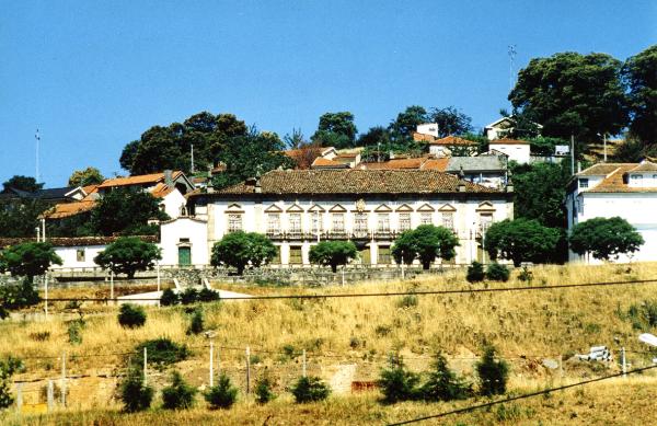Edifício dos antigos condes de Vinhais, pertencente à família Costa e Pessoa, denominado «Casas Novas»