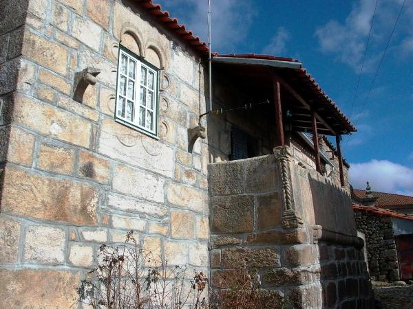 Casa com elementos dos séculos XV e XVI