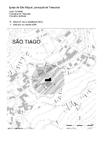 Igreja de São Miguel, paroquial  de Tresouras, e respetivo adro