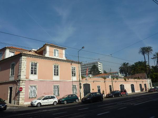 Casa da Junqueira, ou Palacete Polignac de Barros, incluindo o jardim, a casa de fresco e as construções anexas