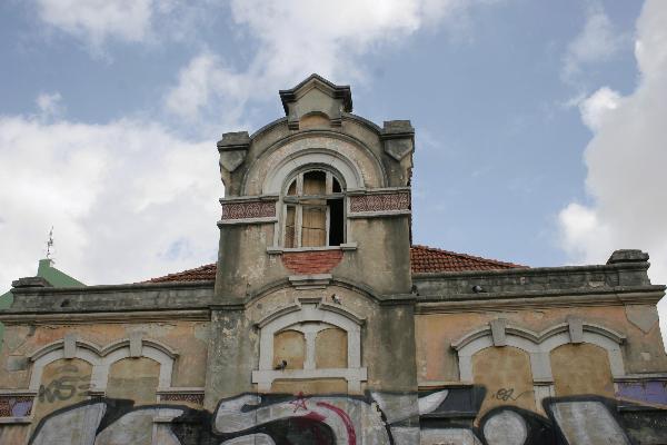 Fachada de Moradia Neo-Romântica na Amadora