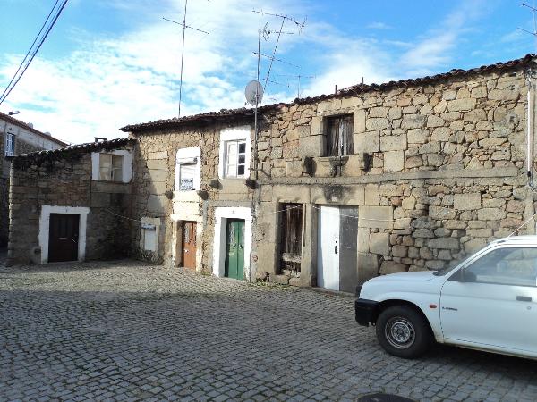 Imóvel no Largo de Nossa Senhora das Neves, 13 e 15
