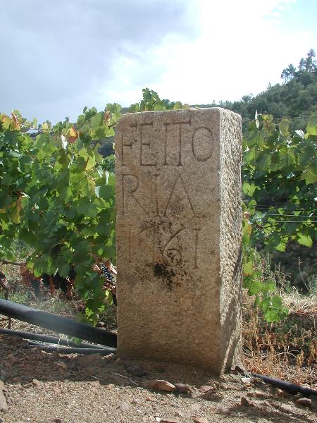 Marco granítico n.º 3