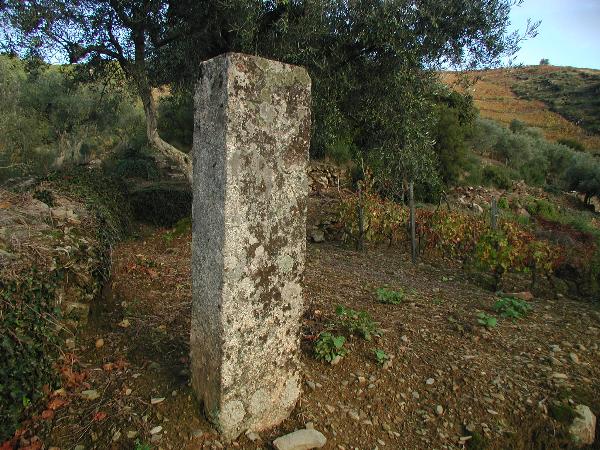 Marco granítico n.º 64