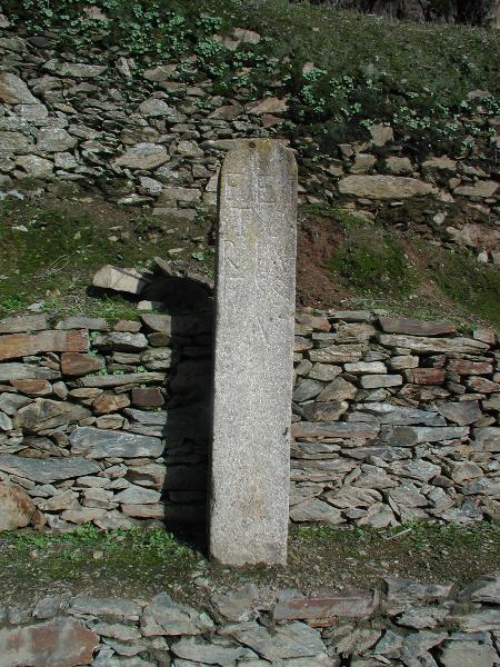 Marco granítico n.º 69