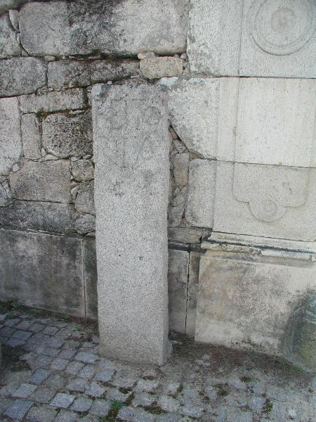 Marco granítico n.º 97