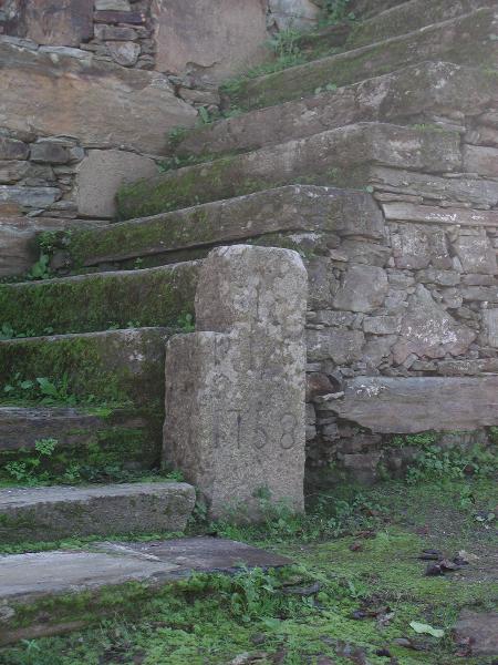 Marco granítico n.º 18