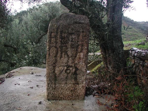 Marco granítico n.º 26