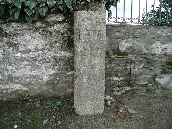 Marco granítico n.º 72