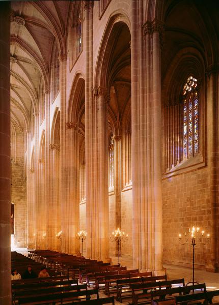 Mosteiro da Batalha, compreendendo os túmulos, designadamente os de D. João I e da Rainha D. Filipa de Lencastre e do segundo Conde de Miranda