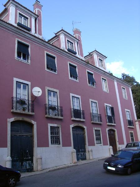 Palácio Palha (conjunto), também denominado «Palácio Van-Zeller» ou «Palácio Pancas», constituído pelo corpo nascente, pelo corpo poente e respectivos jardins