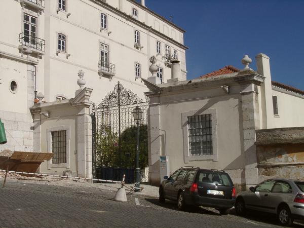 Conjunto constituído pelo antigo Convento de Nossa Senhora de Jesus e restos da cerca conventual, incluindo a Igreja de Nossa Senhora de Jesus, também designada por Igreja Paroquial das Mercês, a Academia das Ciências, o Museu Geológico (...)