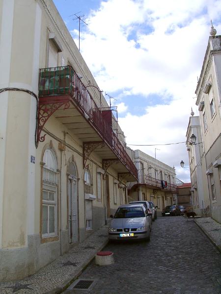 Conjunto constituído pelo Bairro Estrela d'Ouro, incluindo a antiga Vivenda Rosalina, jardim e horta, e o antigo Royal Cine