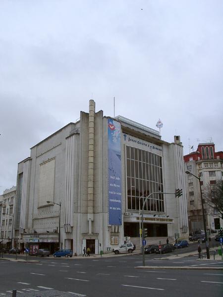 Cinema Império, também denominado «Cine-Teatro Império», incluindo todas as obras de arte que integram os seus interiores