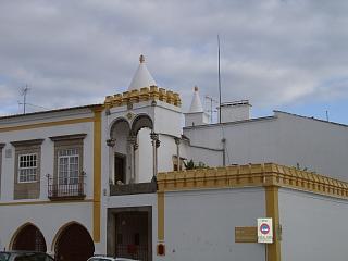 Mirante do prédio com n.º 26 de polícia, às portas de Moura
