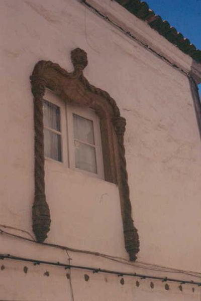 Janela manuelina no prédio n.os 31 e 33 da Rua da Moeda