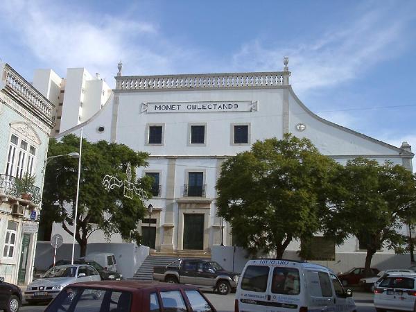 Colégio de Santiago Maior, actualmente ocupado pelo Teatro Lethes