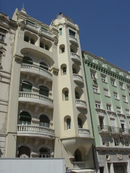 Edifício sito na Avenida da República, 97 a 97-C