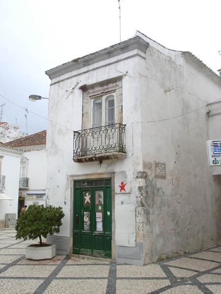 Edifício na Rua Nova da Avenida